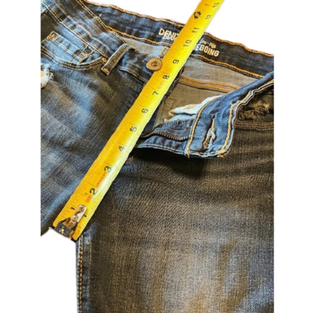 Distressed Ripped Patched Jeggings - Picture 7 of 10